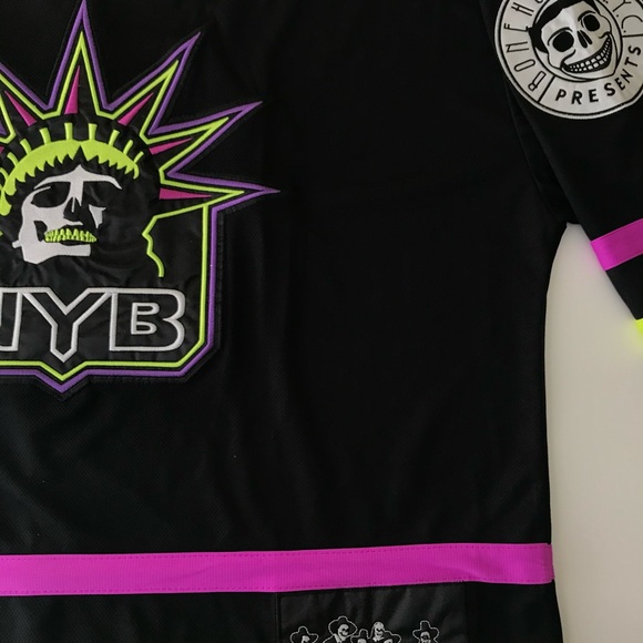 Size Large - Picture 14 of 16